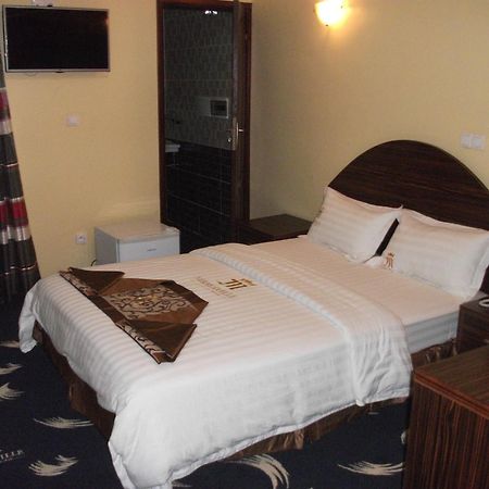 Mbayaville Hotel ドゥアラ エクステリア 写真