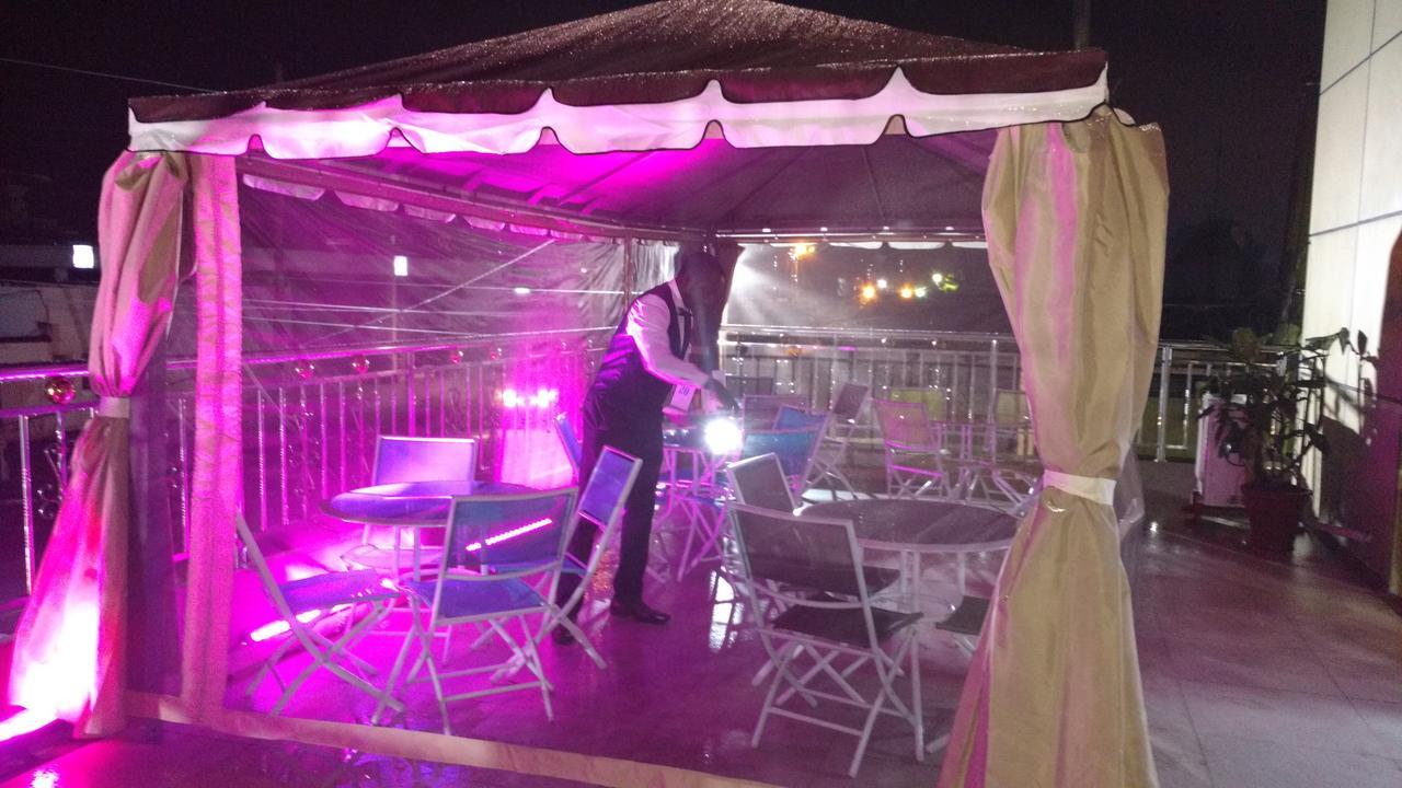 Mbayaville Hotel ドゥアラ エクステリア 写真