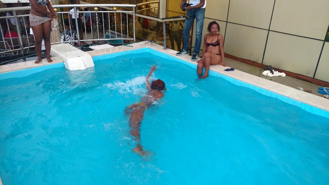 Mbayaville Hotel ドゥアラ エクステリア 写真