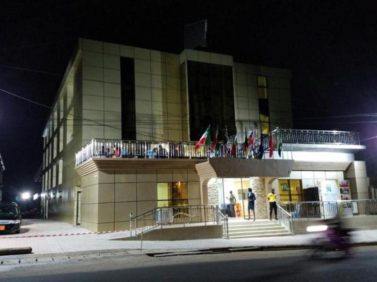 Mbayaville Hotel ドゥアラ エクステリア 写真